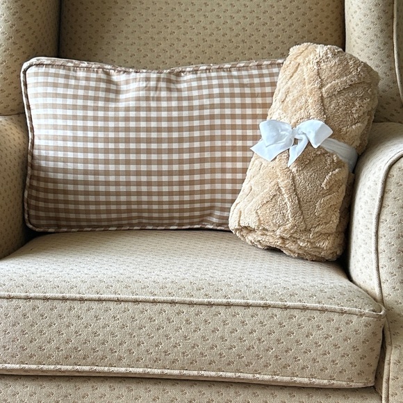 Gingham Pillow and Plush Blanket Set Tan Brown All Season Vintage Ethan Allen